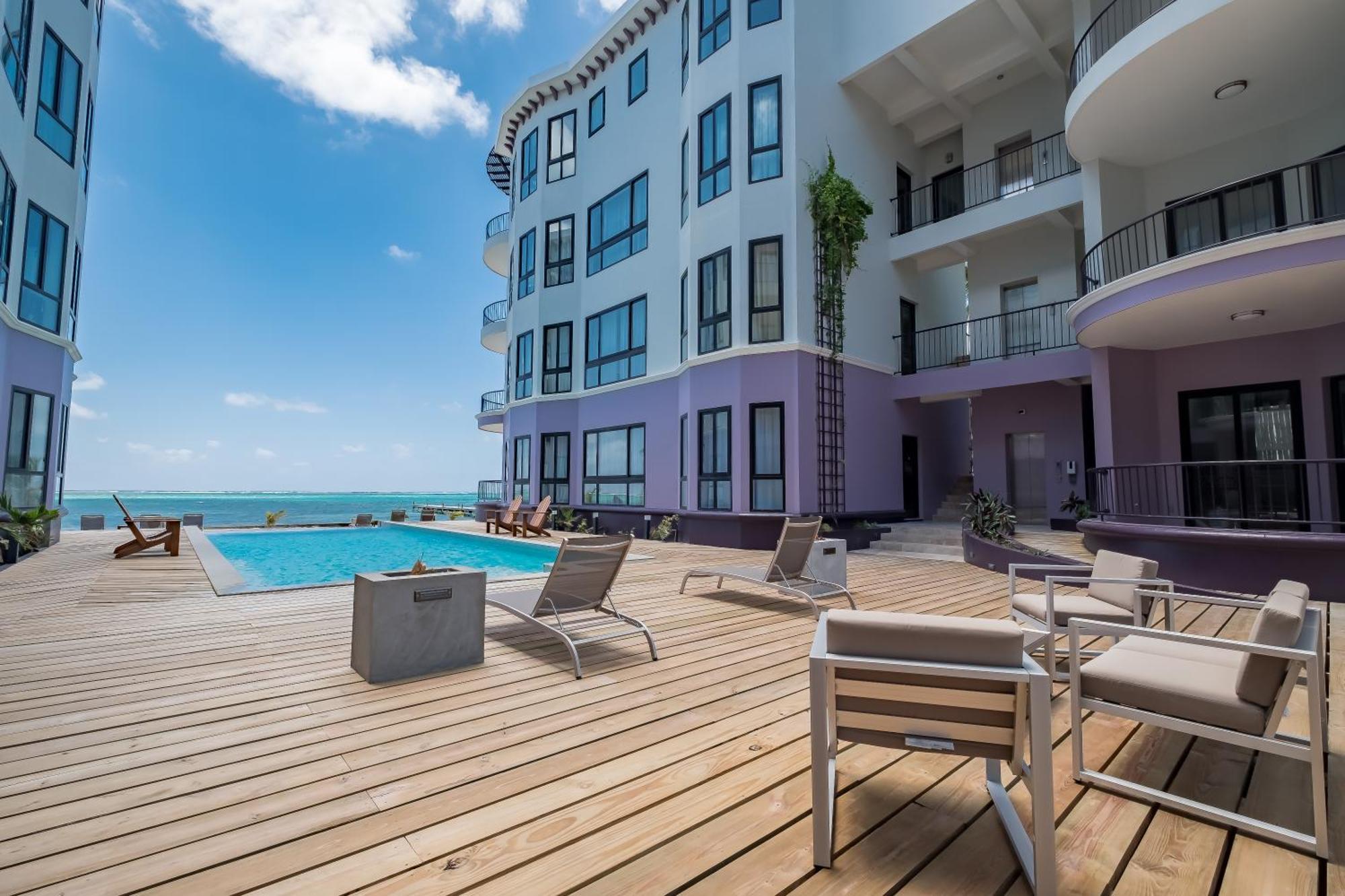 Diamante Beachfront Suites San Pedro  Exterior foto