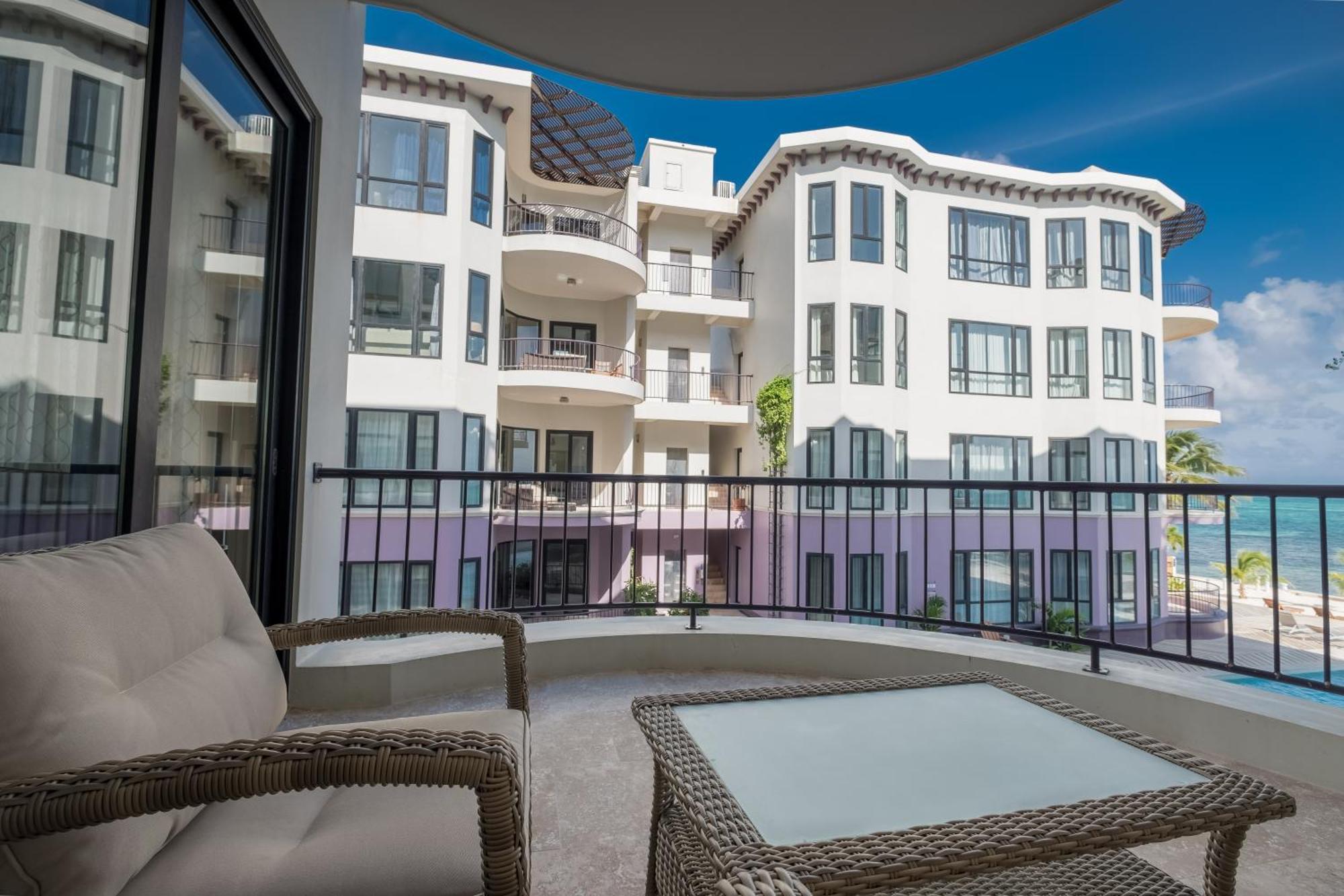 Diamante Beachfront Suites San Pedro  Exterior foto